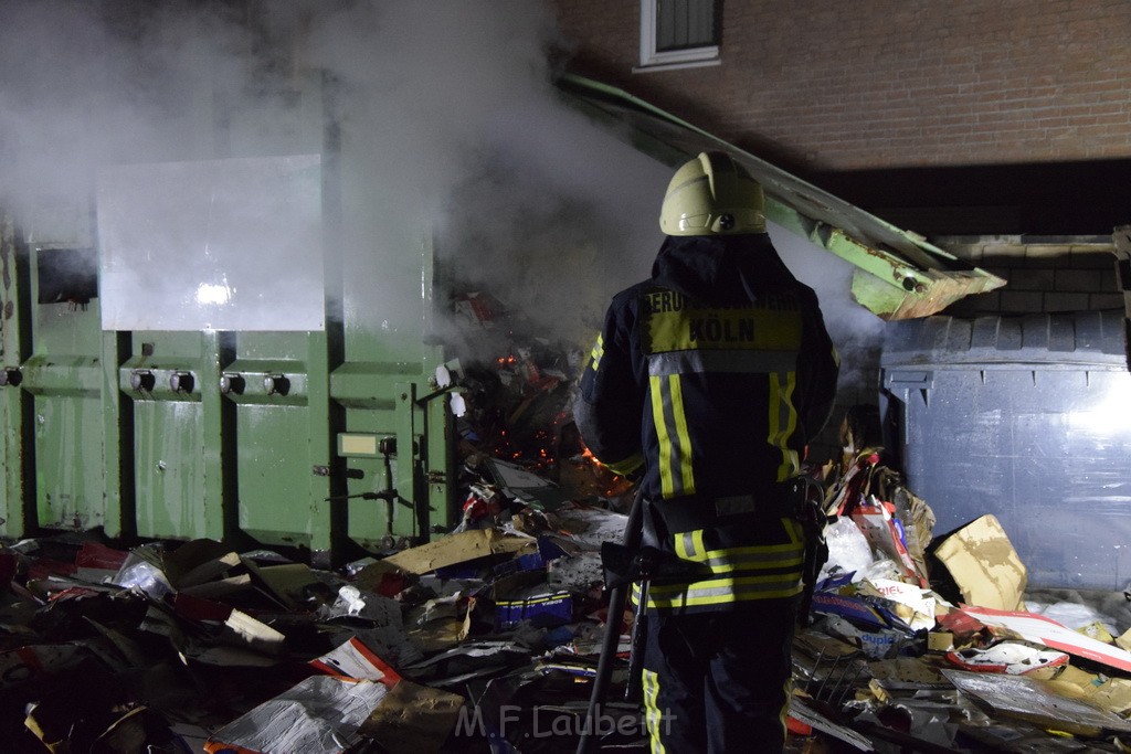 Feuer Papp Presscontainer Koeln Hoehenberg Bochumerstr P384.JPG - Miklos Laubert